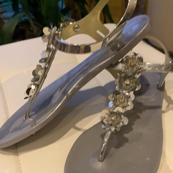 Cute Kate Spade sandals - Picture 3 of 8